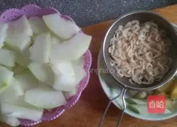 Illustration of how to make shrimp skin and winter melon soup 1