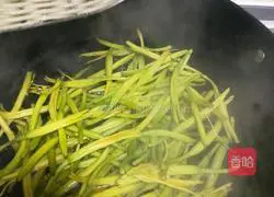 Illustration of how to make cold day lily 4