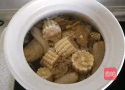 Illustration of how to make shrimp and corn tonic soup 11