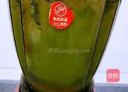 Illustration of how to make cucumber and pear juice 9