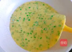 Illustration of how to make chive egg pancake 9