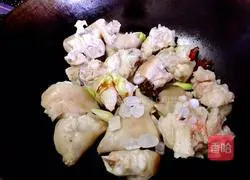 Illustration of stewed pig trotters 13