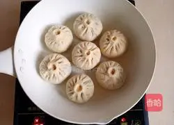 Illustration of how to make pan-fried buns with fennel and meat filling 16