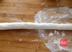 Illustration of how to make three fresh dumplings 4