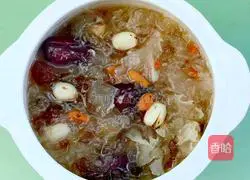 Illustration of how to make peach gum and white fungus soup 6