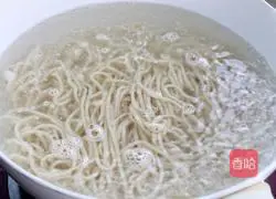 Illustration of how to make stir-fried noodles with garlic moss and shredded pork 4