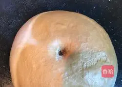 Illustration of how to make brown sugar blossom steamed buns 9