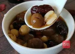 Lotus seed, red date and longan soup Practice illustration 7