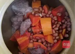 Illustration of how to make papaya and peanut pork ribs soup 3