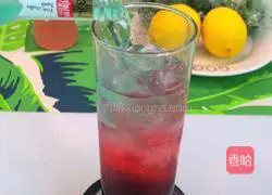 Illustration of making homemade cherry cold drink 5