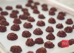 Illustration of how to make crispy sea salt cocoa cookies 6