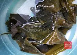 Illustration of how to make kelp and pork ribs soup 1