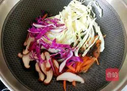 Illustration of how to make stir-fried noodles with vegetables 6