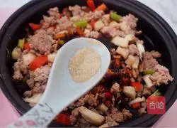 Illustration of how to make noodles with mushroom meat sauce 12