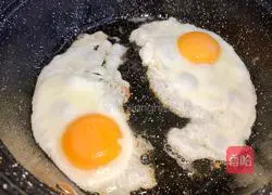 Illustration of how to make spinach, meatballs and egg noodles 2