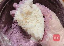 Illustration of how to make fried yellow peach cheese and purple sweet potato buns 3