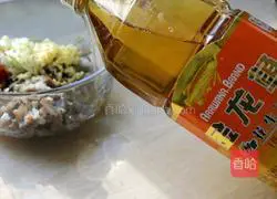 Sea cucumber, fresh shrimp meat Illustration of how to make wontons 6