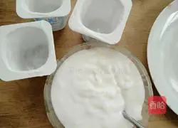 Illustration of how to make kiwi yogurt bars 2