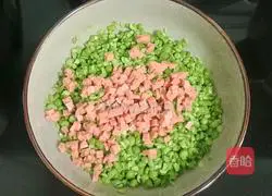 Illustration of how to make pea, ham and egg cake 3
