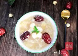 Illustration of how to make red dates, lotus seeds and white fungus soup 13
