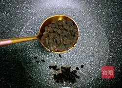 Illustration of how to make pearl milk tea 13