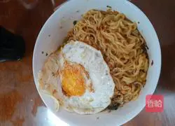 Illustration of how to make spicy and sour soup instant noodles 10