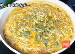 Illustration of how to make spicy braised pork noodles 5