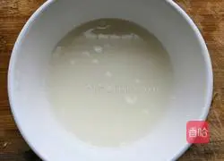 Illustration of how to make shredded radish and egg soup 3