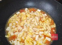 Illustration of how to make tomato, tofu and egg soup 12