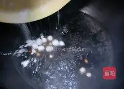 Illustration of how to make purple rice and red date dumplings 9