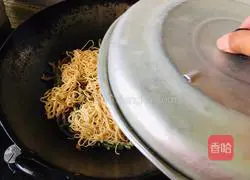 Illustration of how to make braised beans and noodles 14