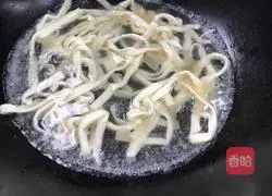 Sweet Potato Leaves and Shredded Pork Noodle Soup - Miraculous Flour Practice illustration 10