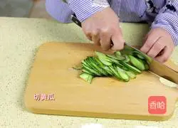 Korean sober version of spicy cabbage cold noodles Practice illustration 2