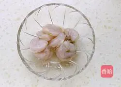 Illustration of how to make spinach and shrimp steamed egg custard 3