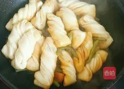 Illustration of cooking in one pot 11