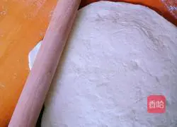 Illustration of how to make steamed buns and flower rolls 12