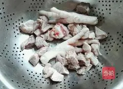 Illustration of how to make American ginseng and dendrobium lean meat soup 5