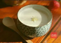 Illustration of how to mix ginger with milk 4