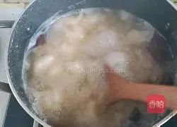 Illustration of how to make rock sugar, snow pear and tremella soup 7