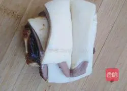 Illustration of how to make two-color red bean-wrapped sugar rolls 7