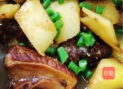 Illustration of how to cook pork ribs and potatoes stewed 13