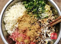 Illustration of how to make mushroom and meat dumplings 7