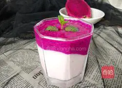Illustration of how to make two-color yogurt shake 6