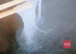 Cold Spinach Pork Noodles Recipe Illustration 7