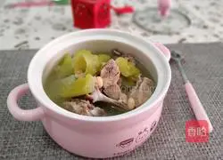 Illustration of how to make dragon bone, bitter melon and soybean soup 9