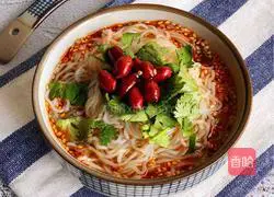 Kuaishou Hot and Sour Illustration of how to make rice noodles 12