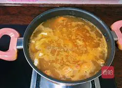 Seafood Tom Yum Soup Recipe Illustration 8