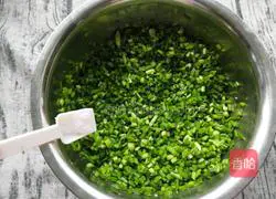 Illustration of how to make Yuanbao dumplings 12