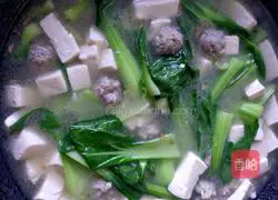 Illustration of how to make green vegetable, meatball and tofu soup 7