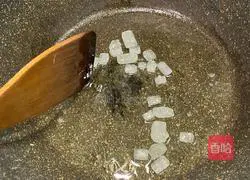 Illustration of how to make braised pork ribs with thick oil red sauce 3